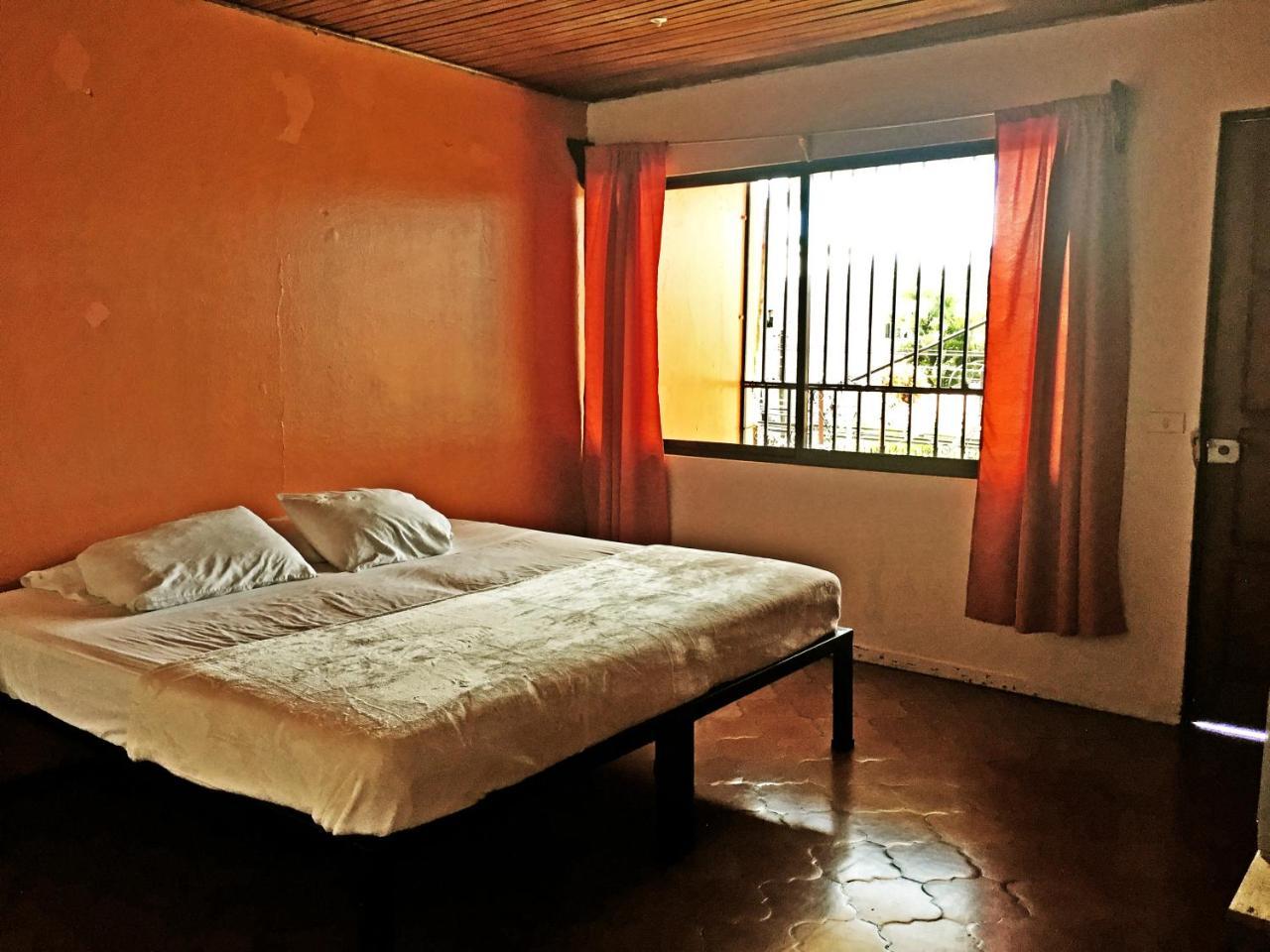 Hostel Trotamundos 알라후엘라 외부 사진