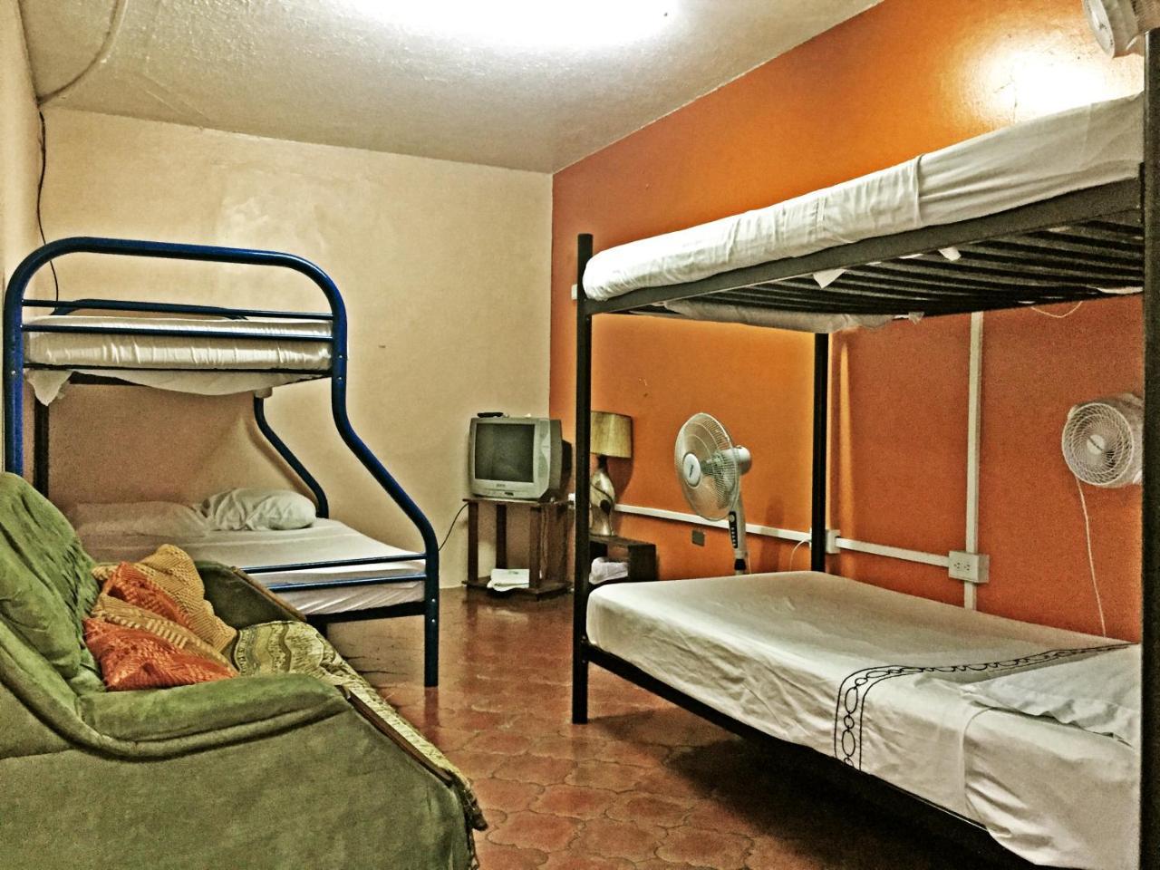 Hostel Trotamundos 알라후엘라 외부 사진